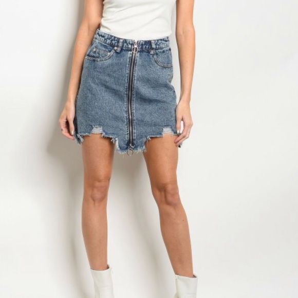 Denim distressed stonewashed mini skirt - Picture 2 of 3